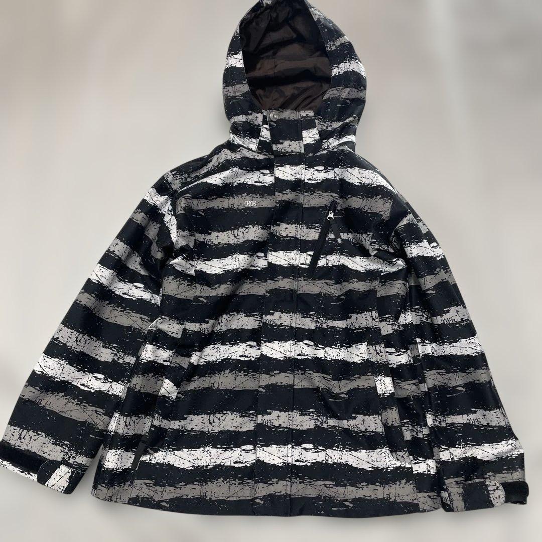 一回使用　デサント　スノーボードウェア（女性用）黒白ストライプ