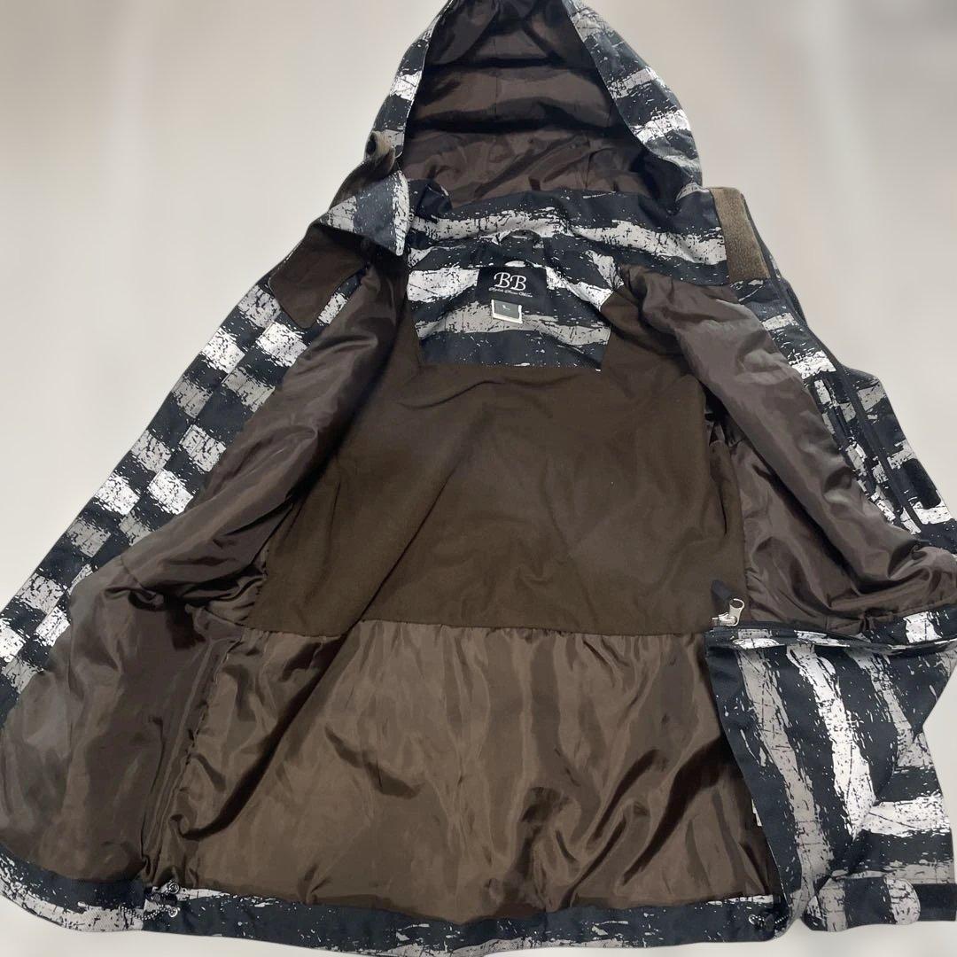 一回使用　デサント　スノーボードウェア（女性用）黒白ストライプ