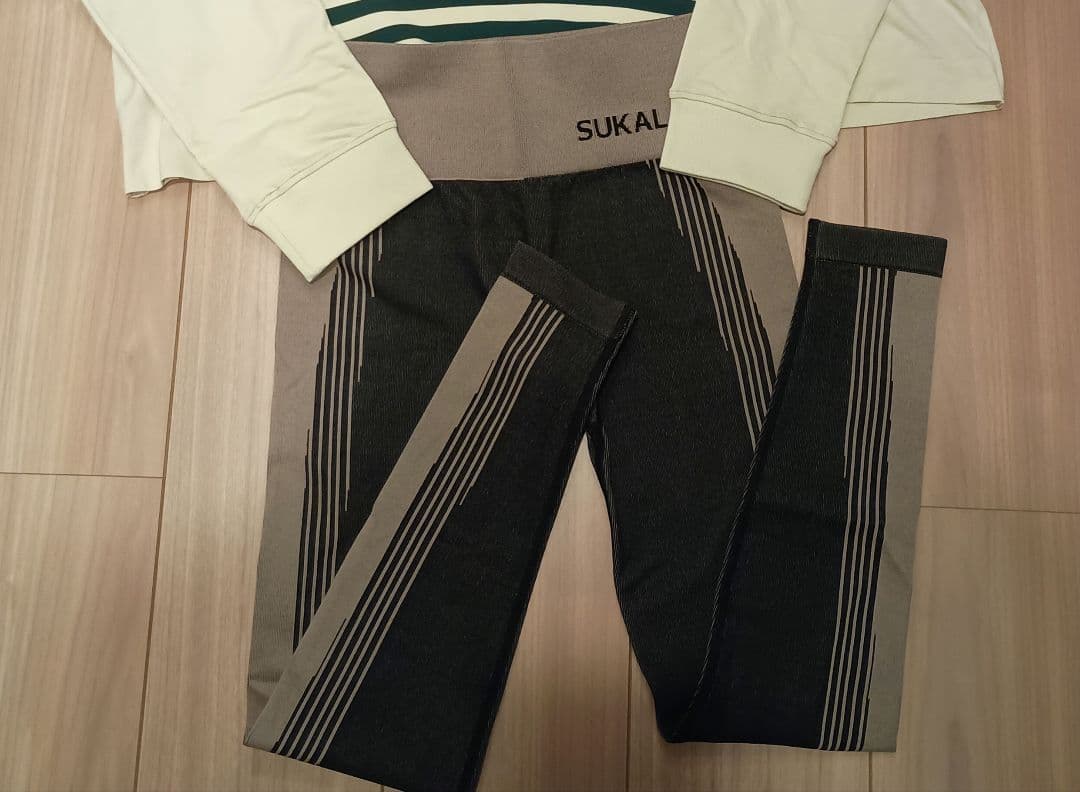 新品未使用【SUKALA】シャドーストライプメランジレギンスLブラック