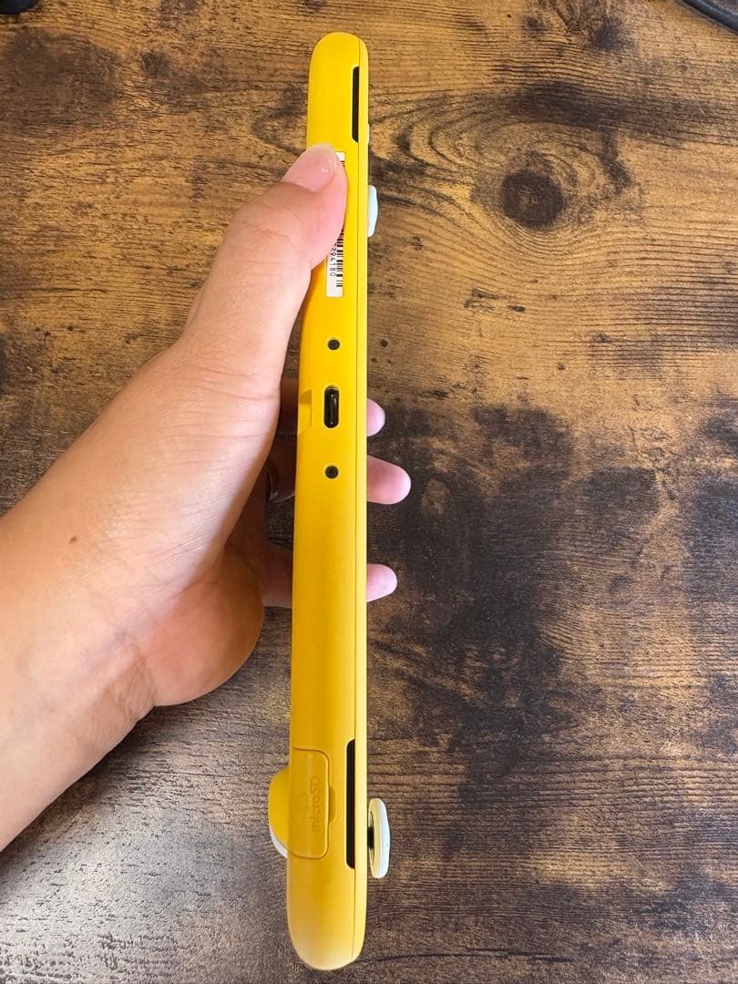 Nintendo Switch Lite イエロー 箱付きでの発送も可能
