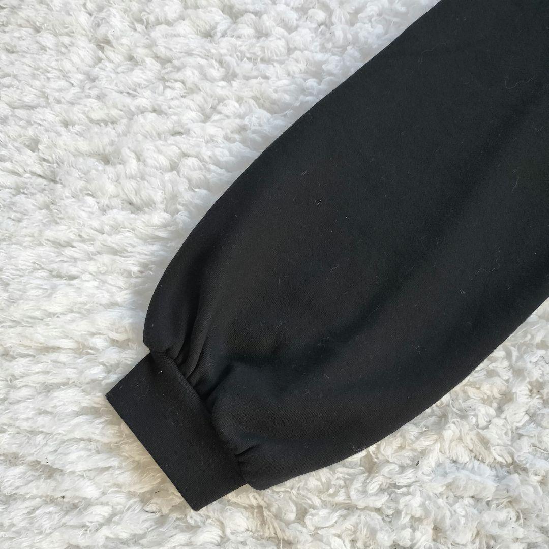 【完売品】ユェチ・チ Yueqi Qi ハートカットアウトフーディ パーカー