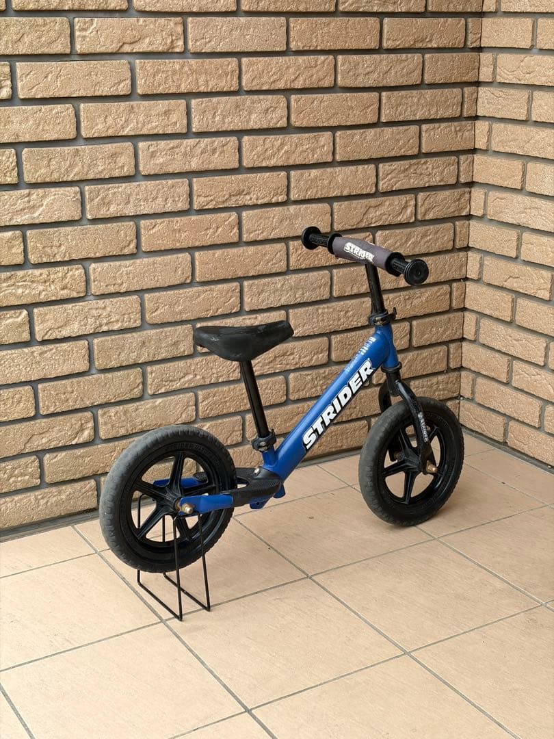 【人気色】STRIDER バランスバイク ブルー　12インチ