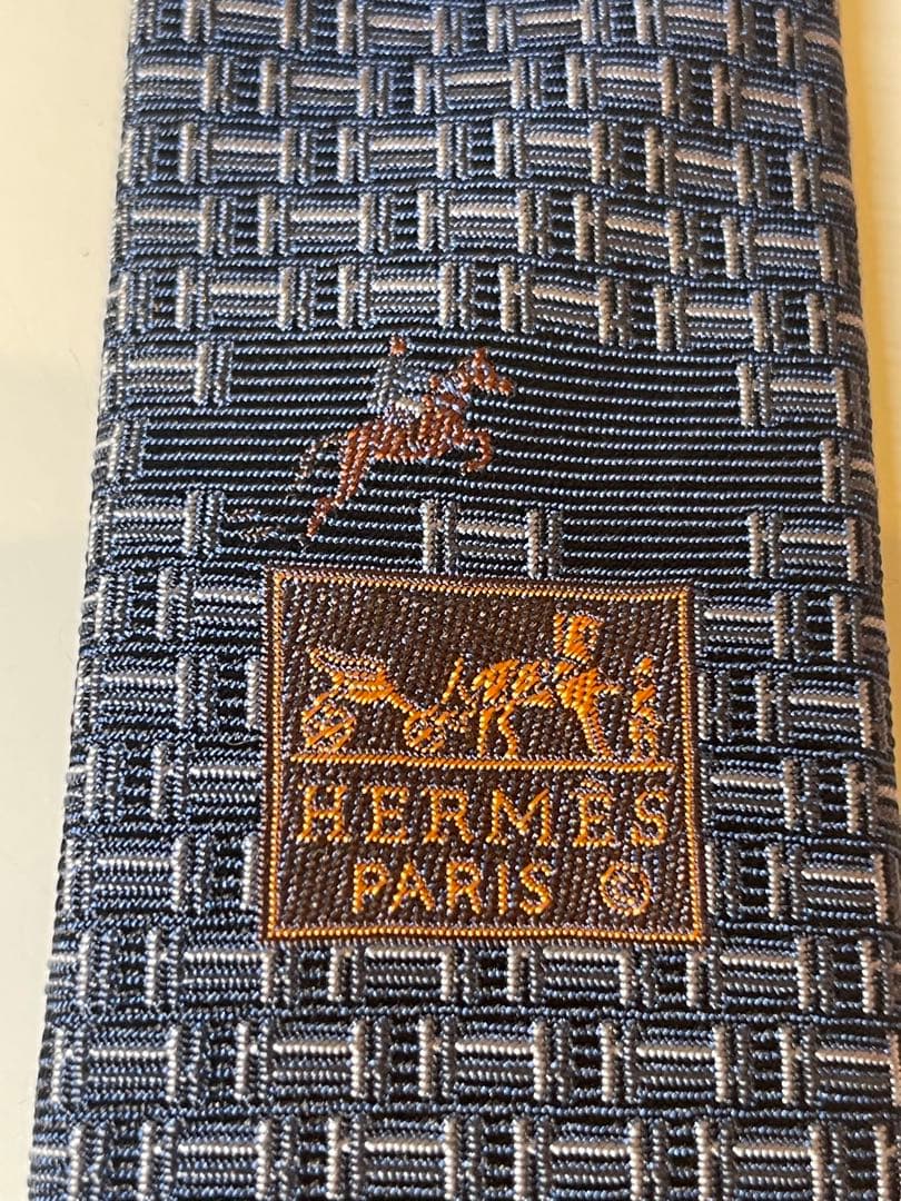 【新品未使用】HERMES ネイビー H総柄ネクタイ　シルク100% 成人式向け