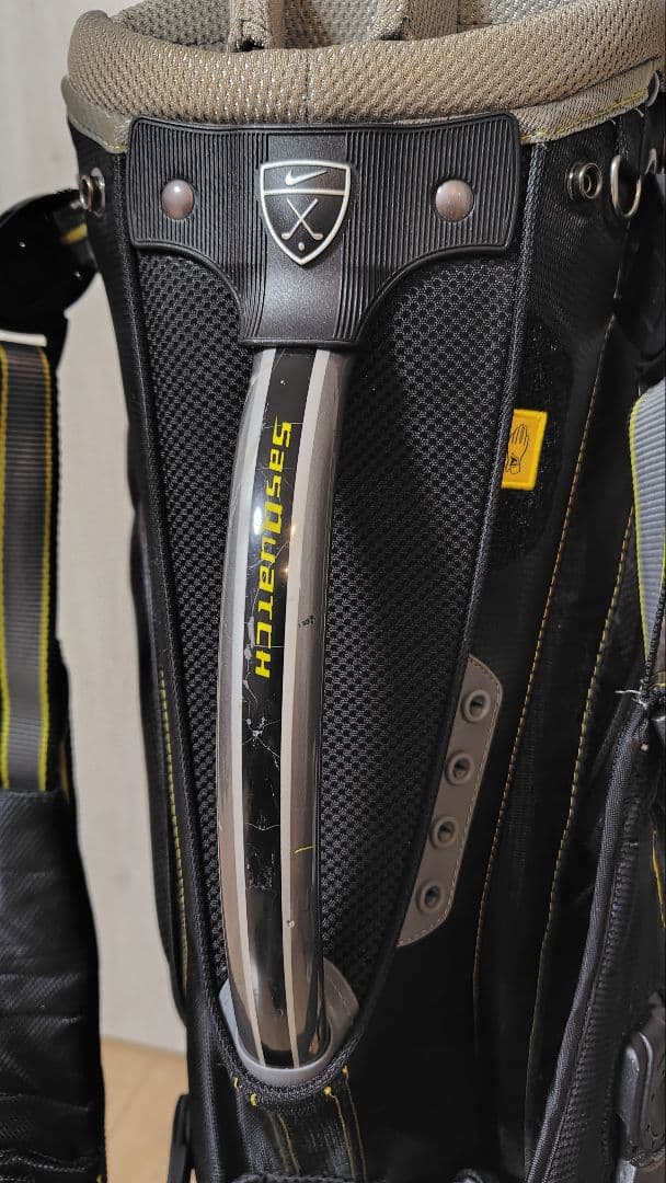 チ*ル様 Nike スタンド付キャディバッグ SasQuatch黒/黄色 14分