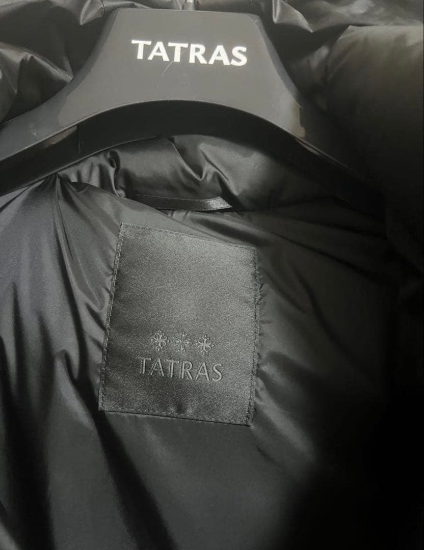 TATRAS ブラック フード付きダウンベスト