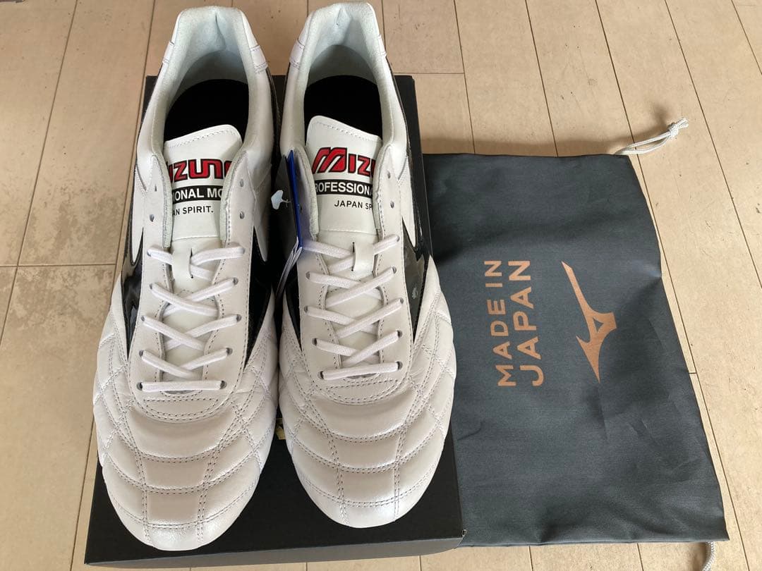 モレリア2ジャパン　クロスステッチ　白　26.5㎝　新品。