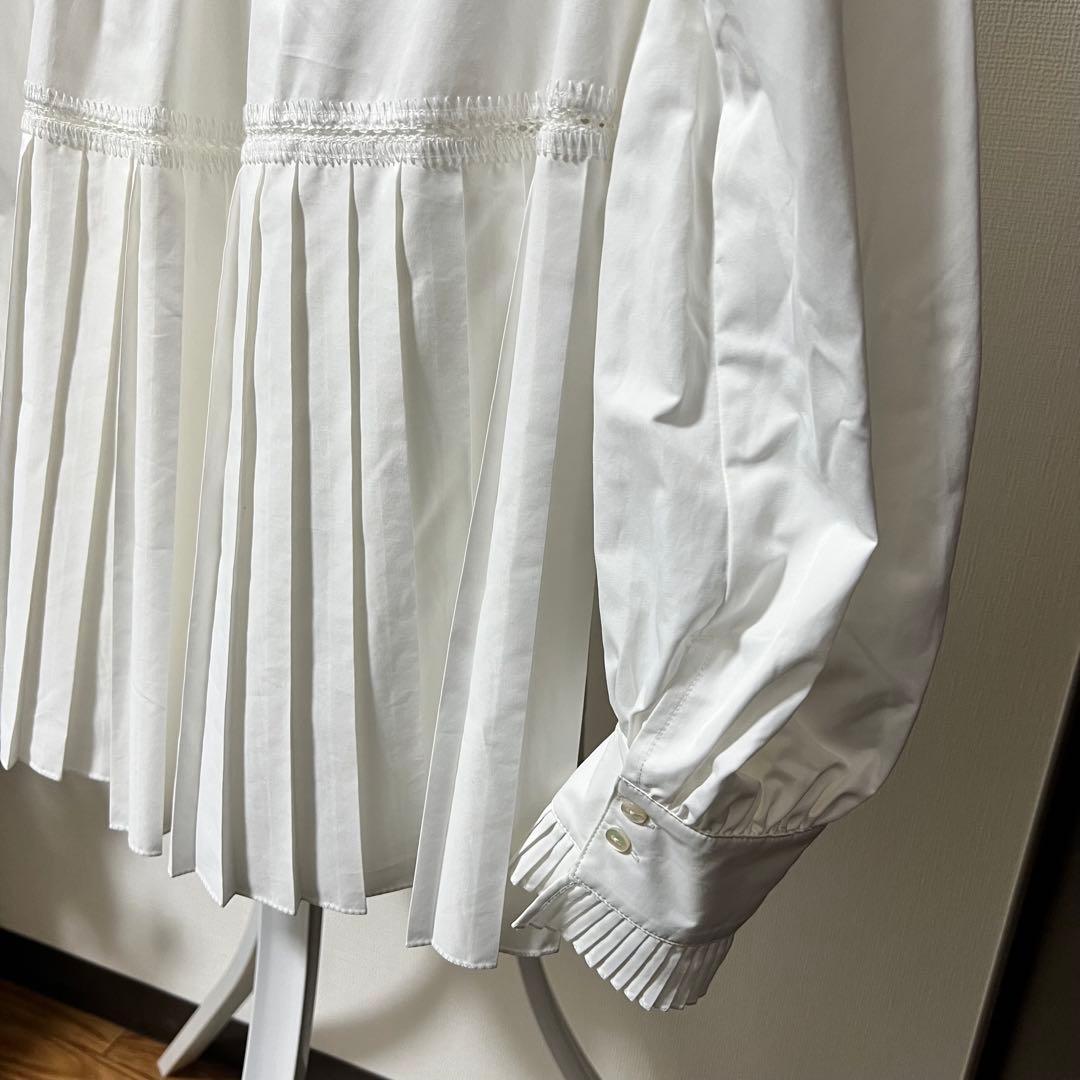 マリリンムーンホワイト プリーツデザイン 長袖シャツ スタンドカラー