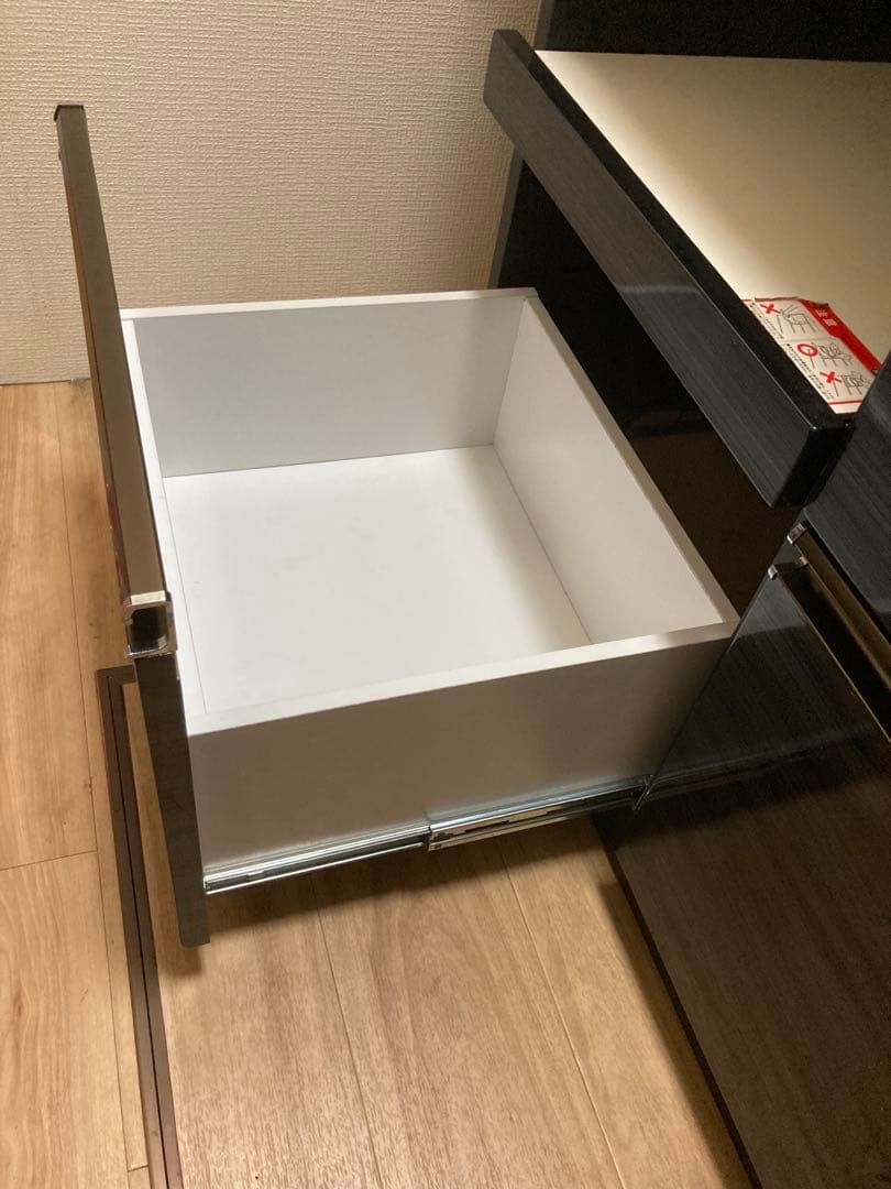 ダークブラウン 食器棚 ガラス扉 引き出し付き