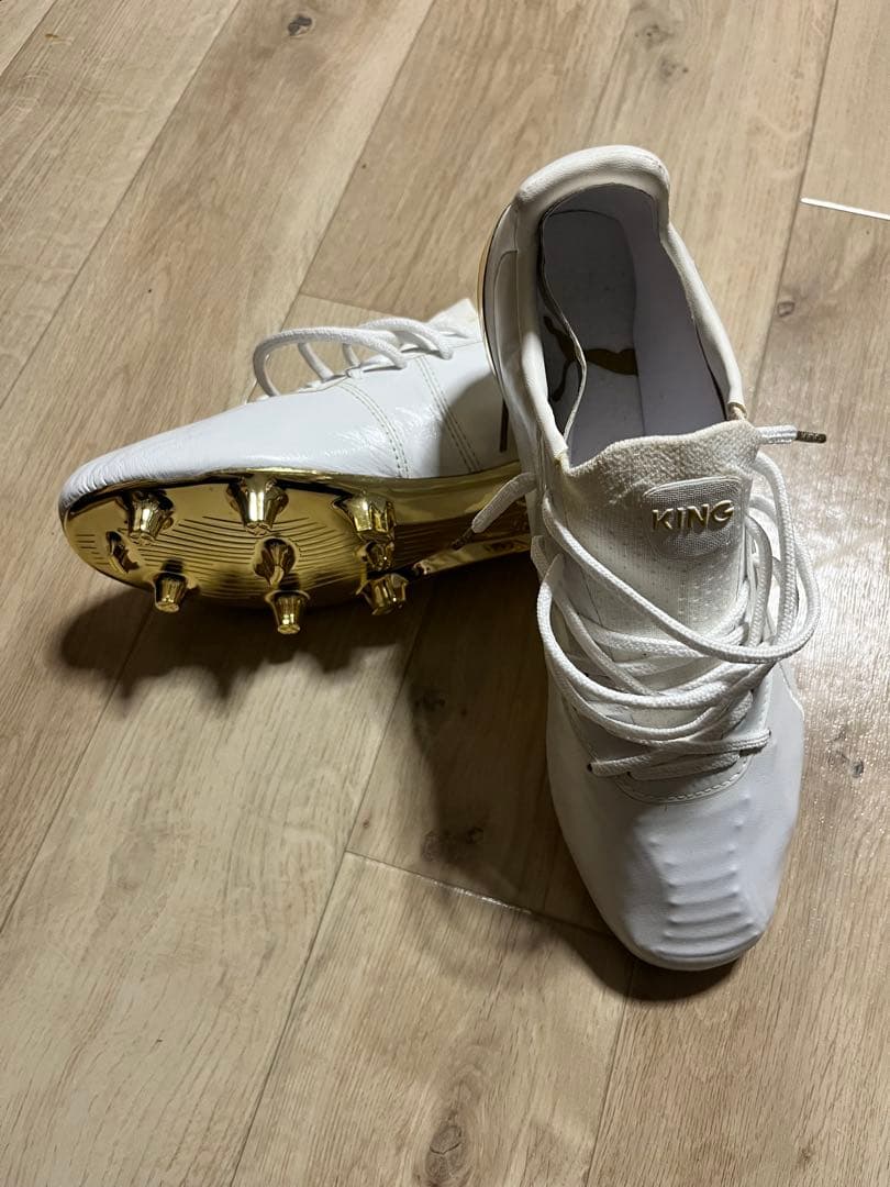 PUMA KING ホワイト/ゴールド スパイクシューズ