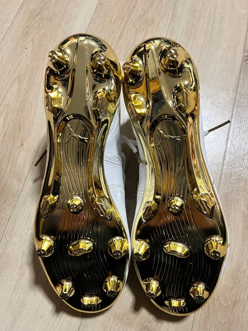 PUMA KING ホワイト/ゴールド スパイクシューズ