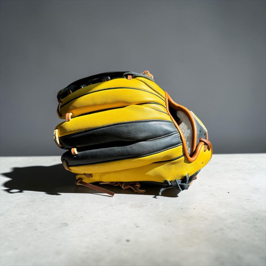 軟式グローブ イエローブラック　小指2本タイプ