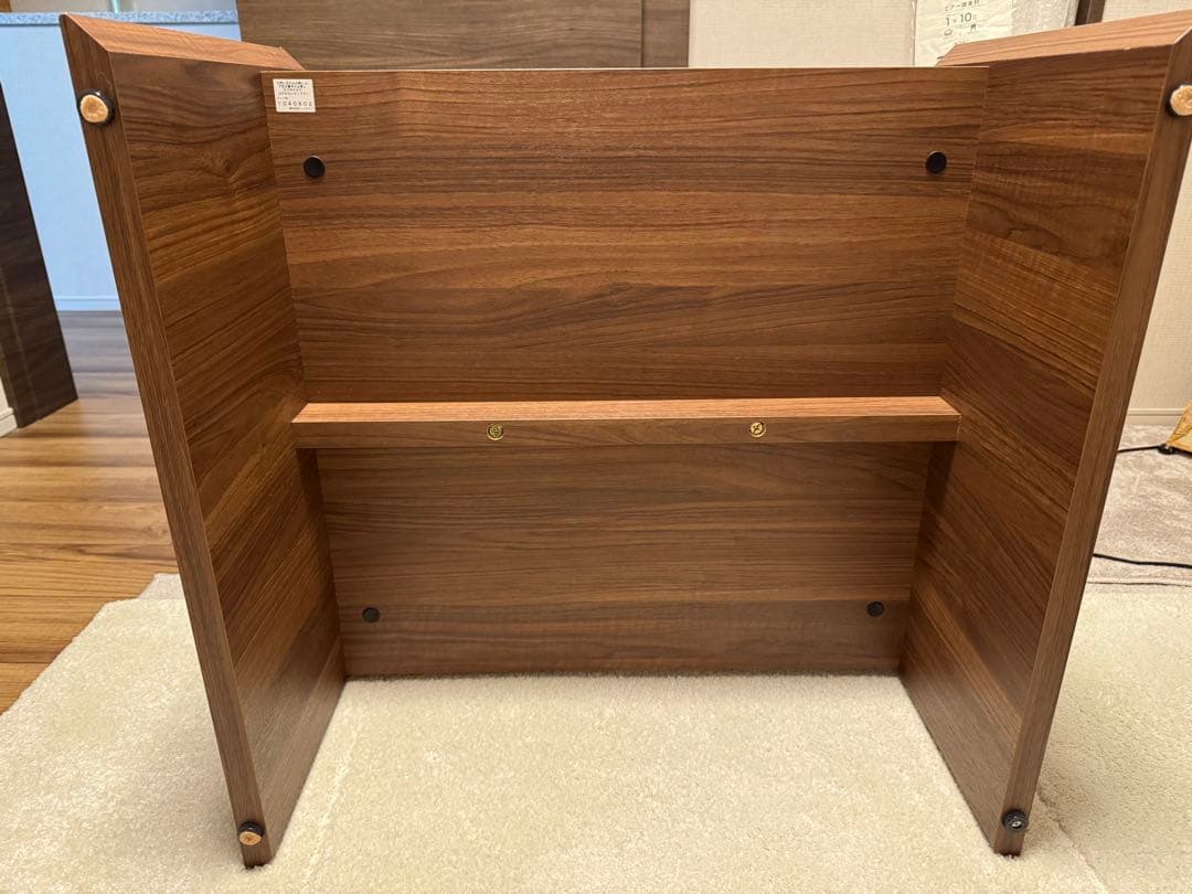 ガラス板のローテーブル