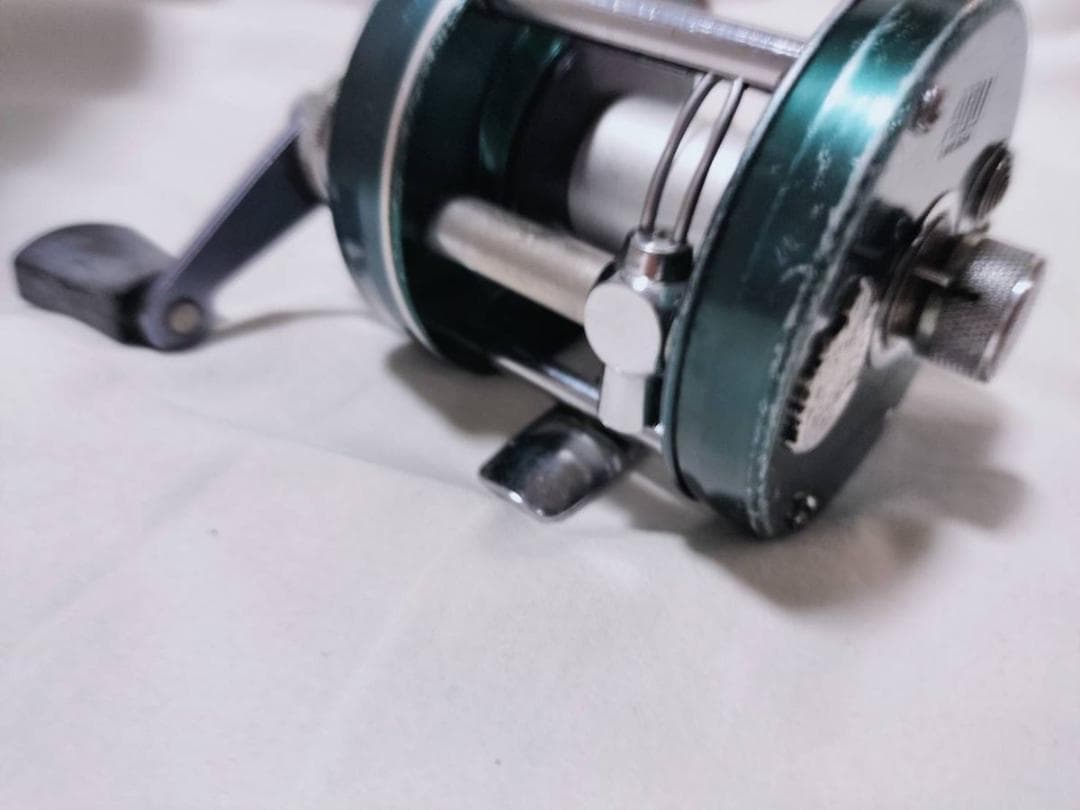 アブガルシア　アンバサダー5000D 　ビンテージ　リール abu 　グリーン