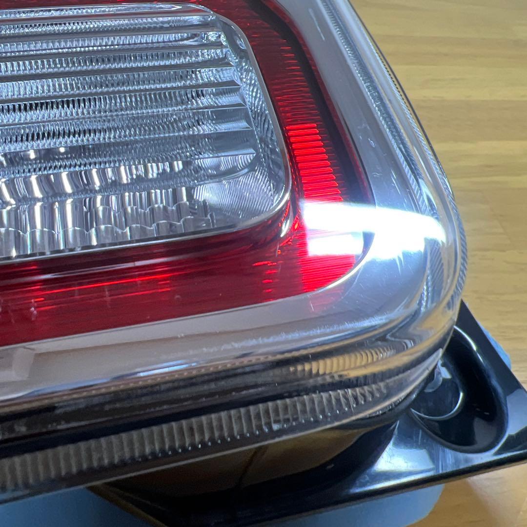 SUZUKI ハスラー MR52S 左Rrコンビネーションランプ