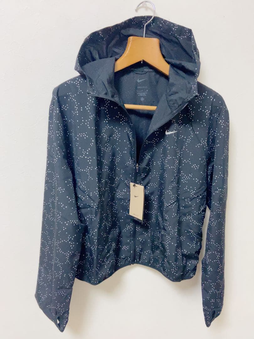 新品！ナイキNIKE ジャンパー 黒 ルーズ フィット　ランニング 反射