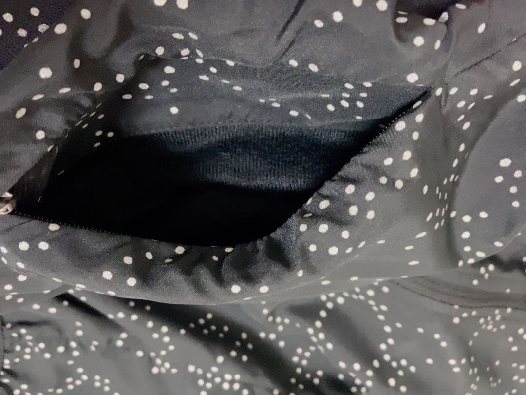 新品！ナイキNIKE ジャンパー 黒 ルーズ フィット　ランニング 反射