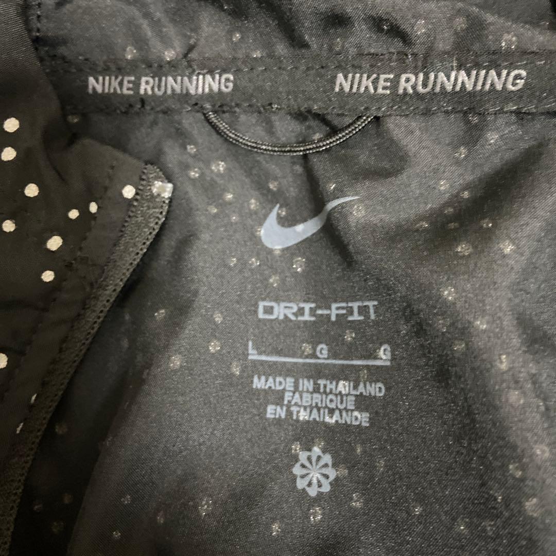 新品！ナイキNIKE ジャンパー 黒 ルーズ フィット　ランニング 反射