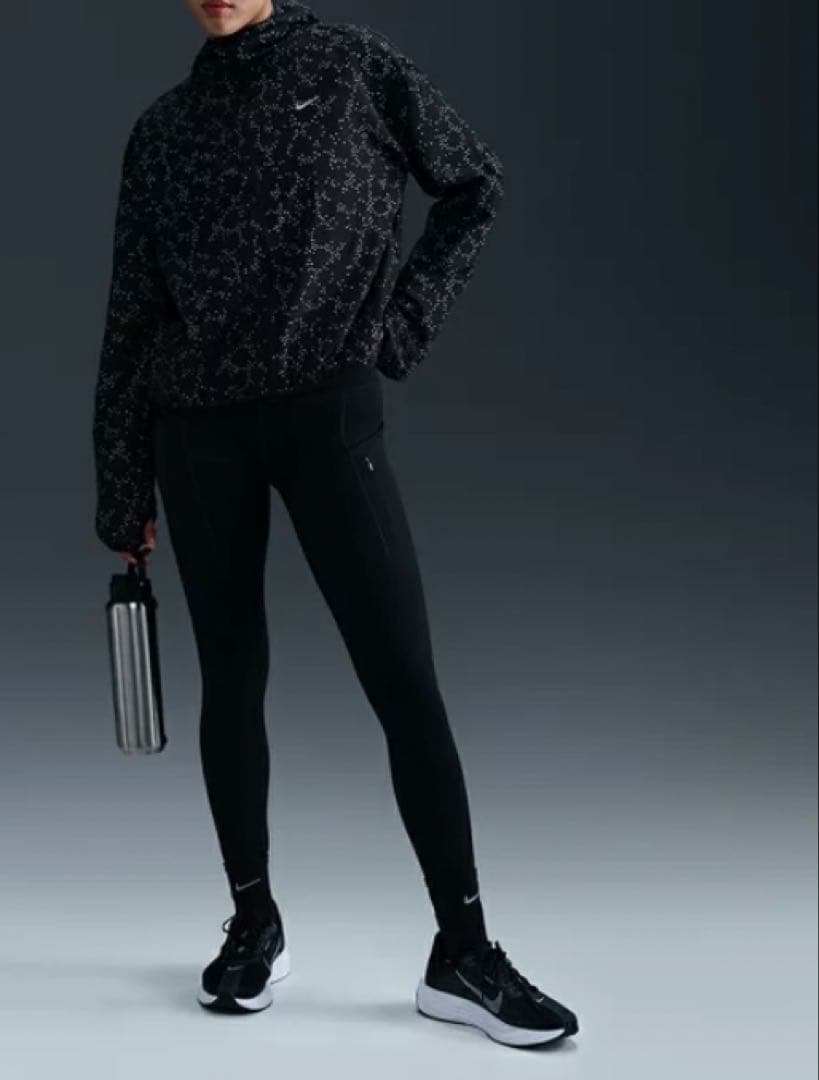 新品！ナイキNIKE ジャンパー 黒 ルーズ フィット　ランニング 反射