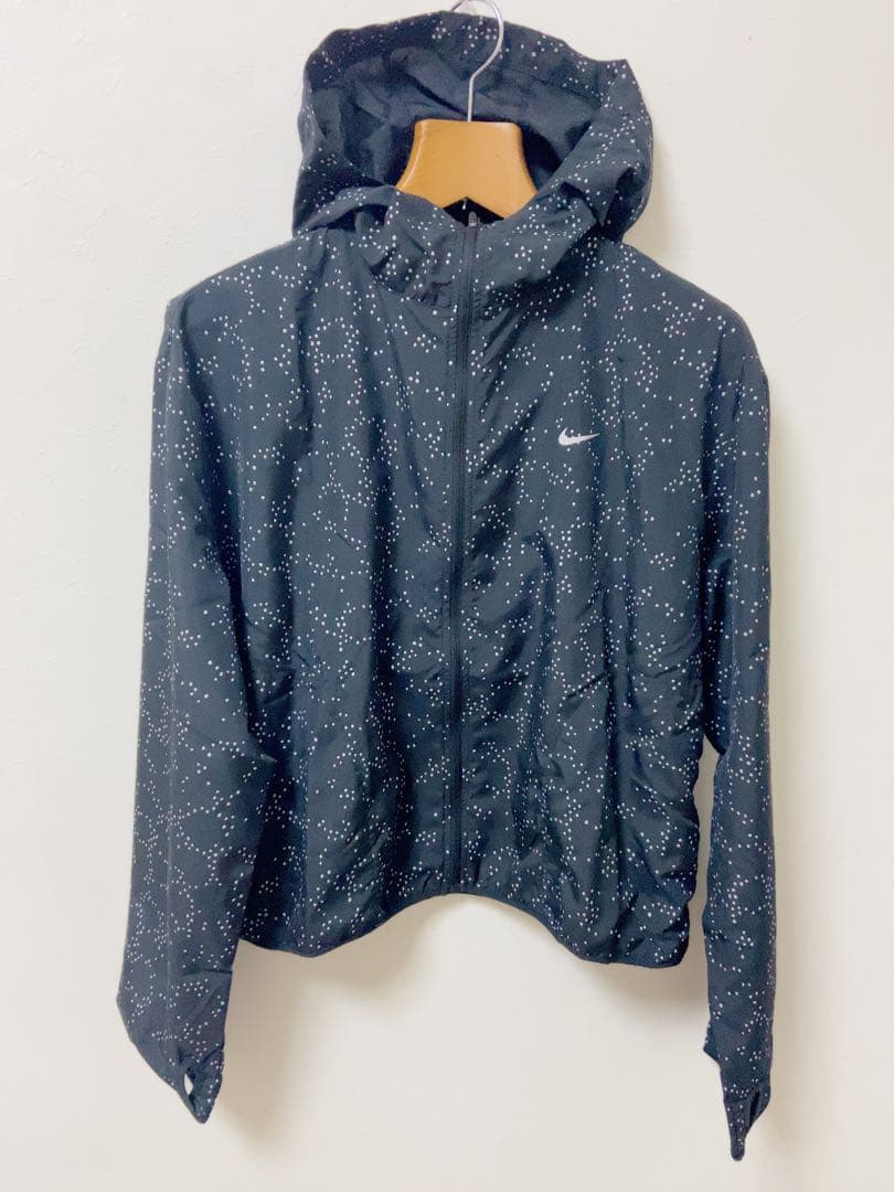 新品！ナイキNIKE ジャンパー 黒 ルーズ フィット　ランニング 反射