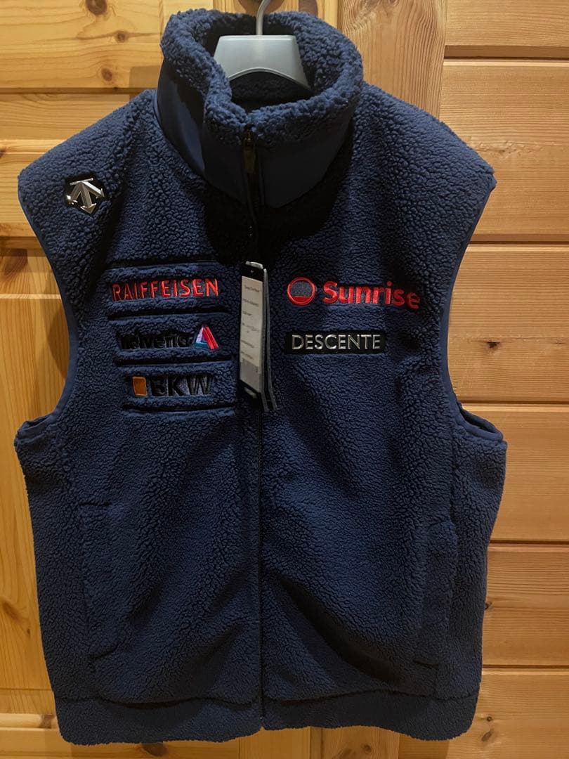デサント　コリア　フリースベスト　日本未発売　韓国限定　スイススキーチーム