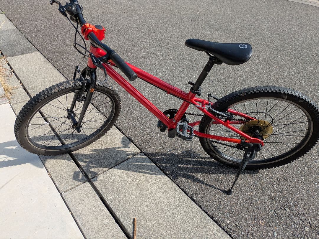 ヨッシー　　ヨツバサイクル　ジュニア用レッドマウンテンバイク