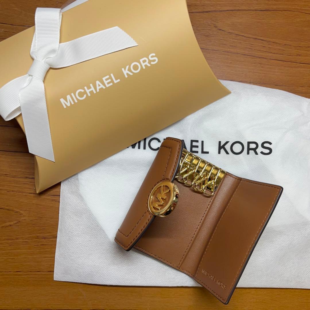 【新品未使用】MICHAEL KORS ブラウンキーケース　ギフトボックス付き