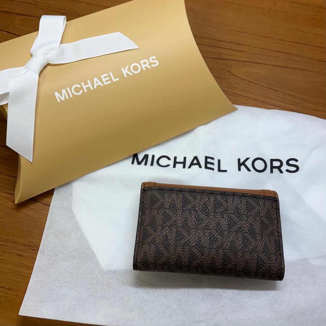 【新品未使用】MICHAEL KORS ブラウンキーケース　ギフトボックス付き
