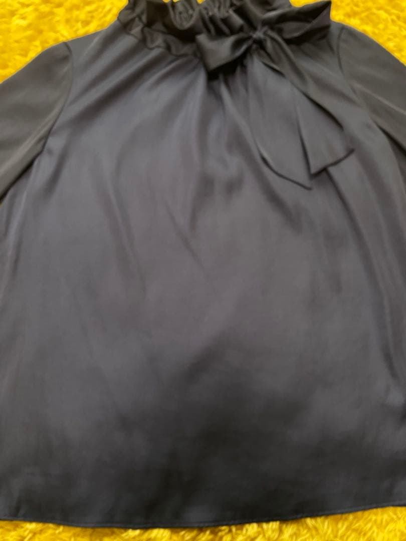 【現行販売完売カラー】ストロベリーフィールズスパンサテンワッシャーリボンブラウス