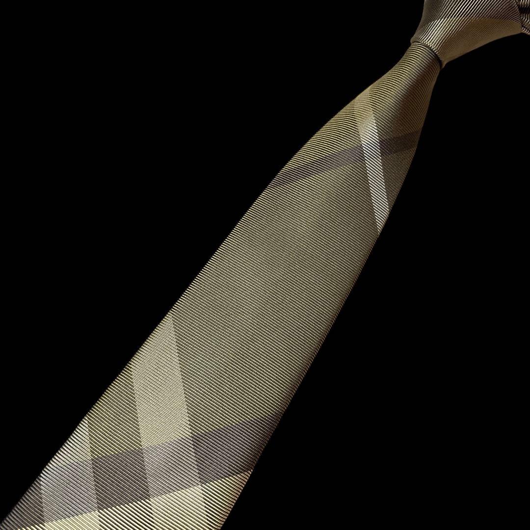 未使用近い BURBERRY ノバチェック ネクタイ カーキ ベージュ