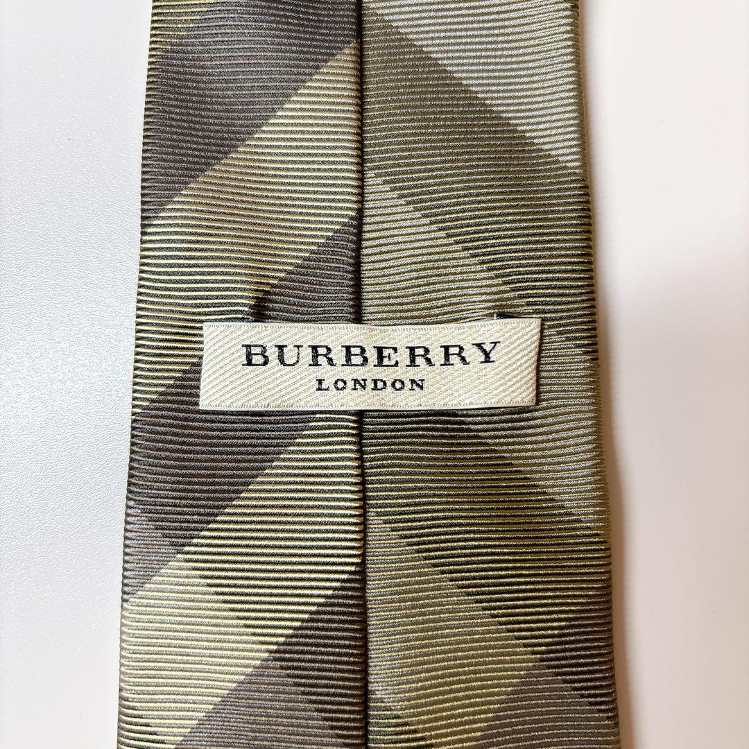 未使用近い BURBERRY ノバチェック ネクタイ カーキ ベージュ