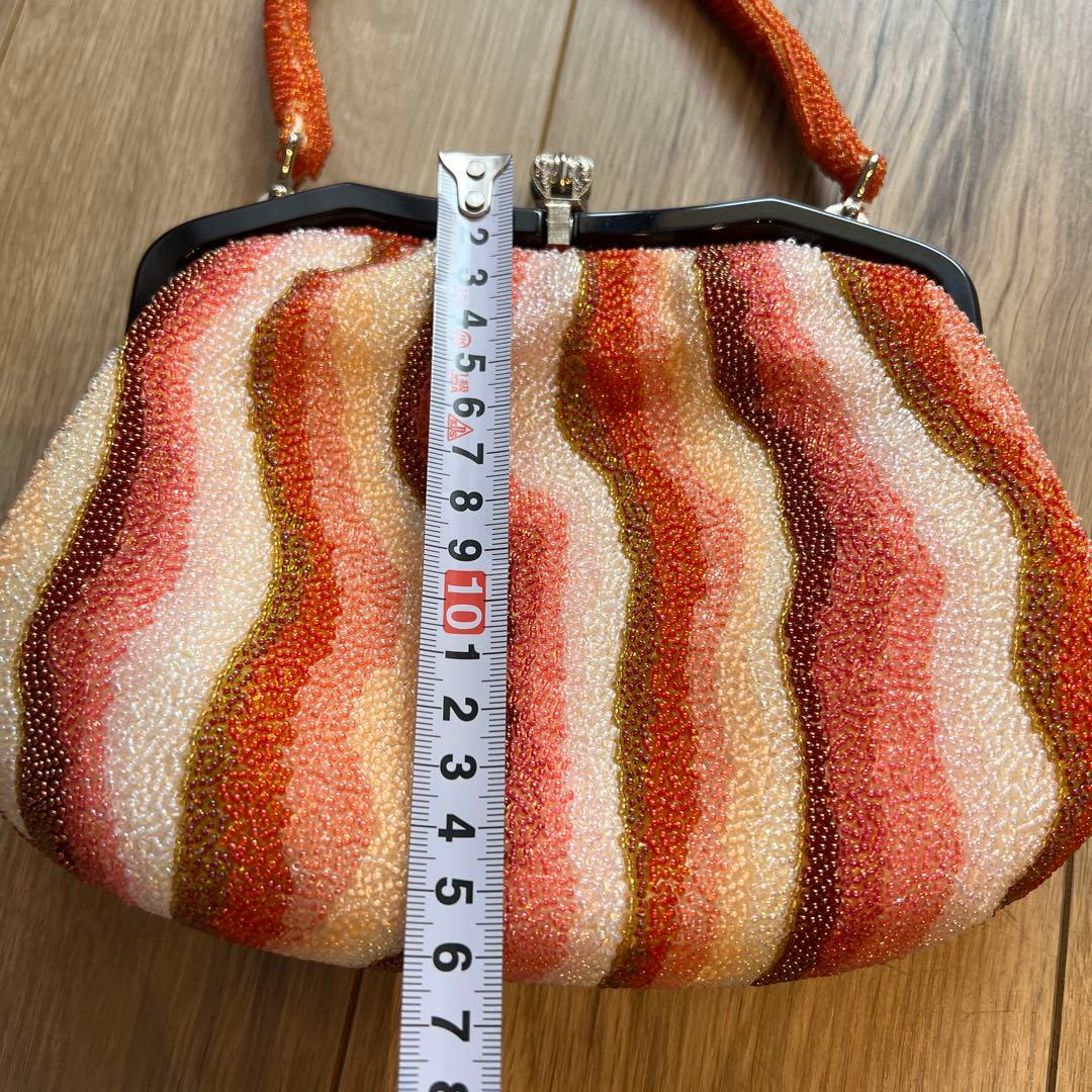 ビーズ装飾のハンドバッグと草履セット