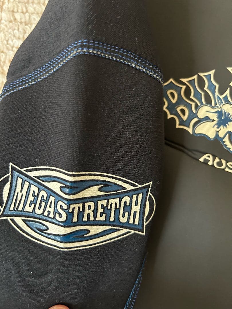 値下げ！Billabong レディースウェットスーツ 膝パッド付き　新品同様