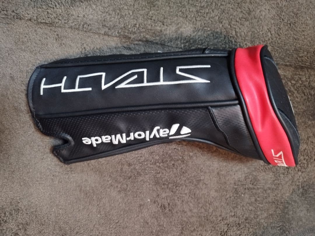 TaylorMade Stealth 9.0° ドライバーヘッドとヘッドカバー