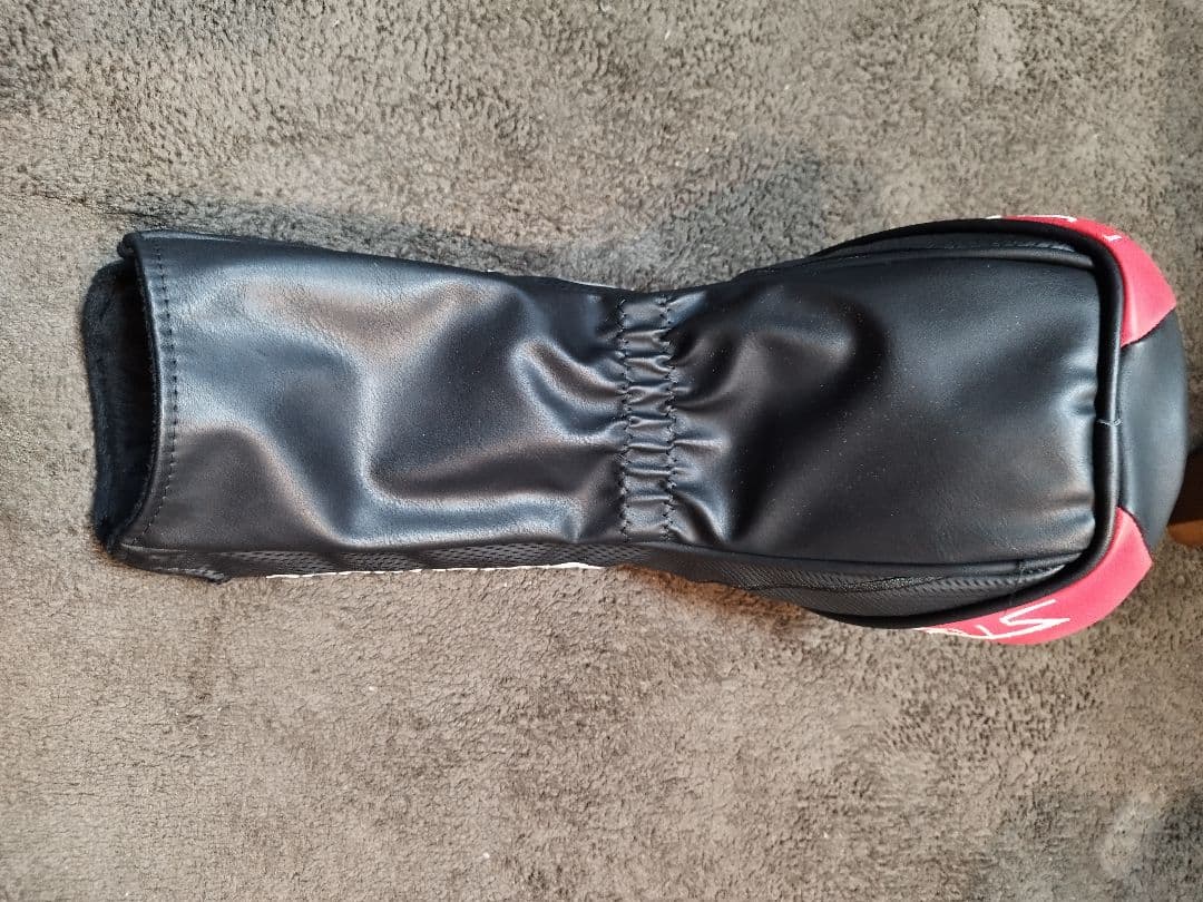 TaylorMade Stealth 9.0° ドライバーヘッドとヘッドカバー