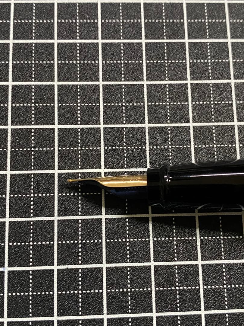 AURORA イプシロン　イエロー　万年筆　字幅M