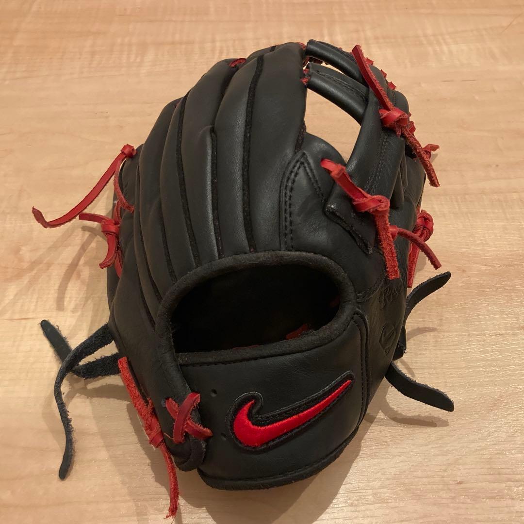 田港さん　Nike 軟式グローブ
