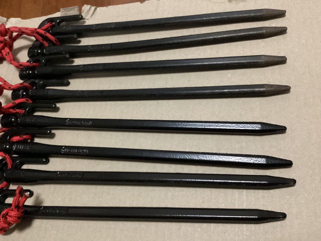 【１回使用】スノーピークのペグハンマー、日本製の鋳造ペグ他（14本）、ペグケース