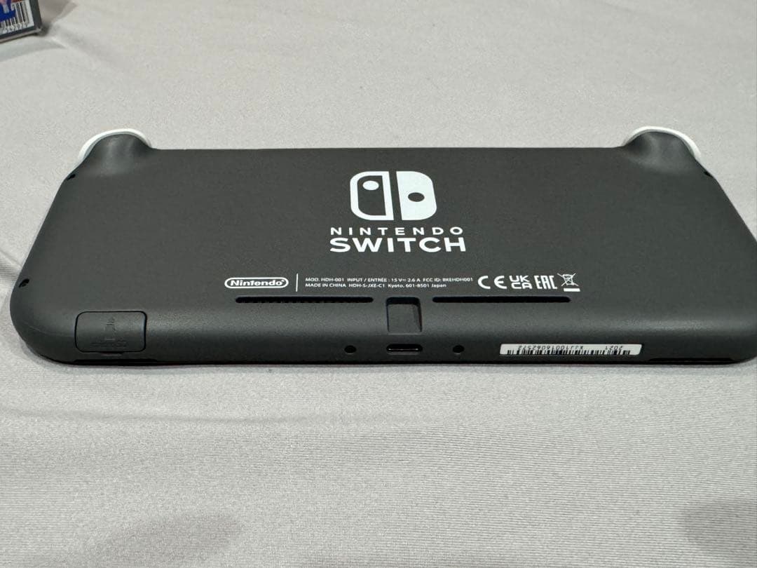 Nintendo Switch Lite グレー 本体美品　ケース＆ソフト付き