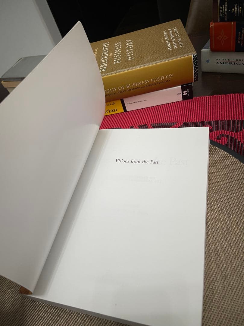 洋書 Visions from the Past M.J. Morwood