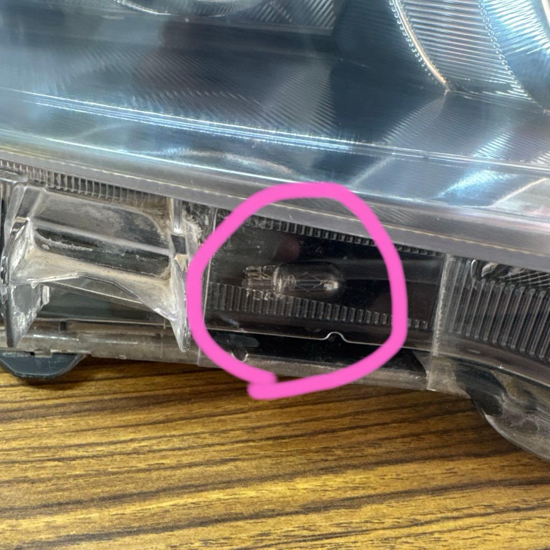 トヨタ　プリウス　30 前期LED ヘッドライト　ヘッドランプ左右セット中古品