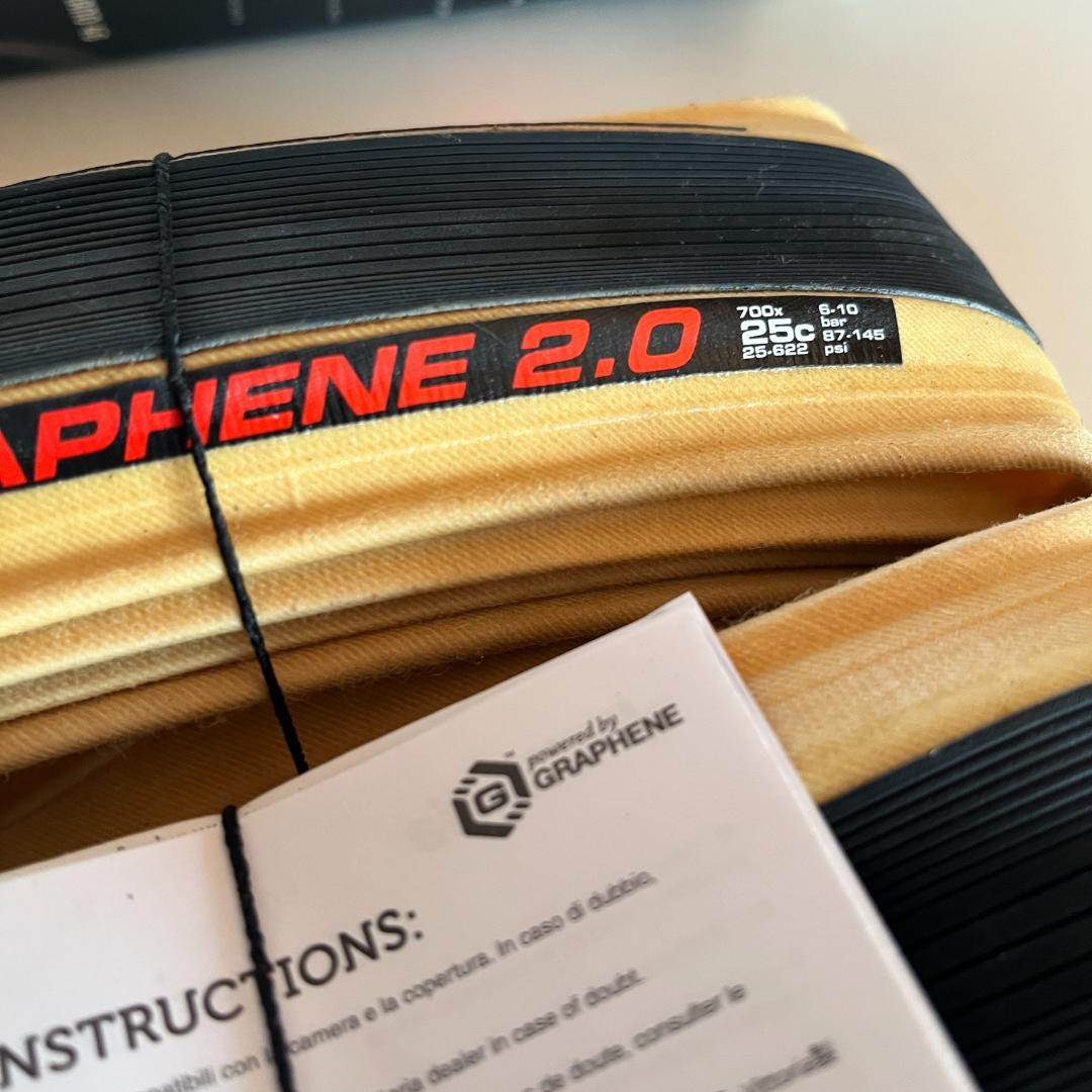 Vittoria Corsa Graphene 2.0 700x25C コルサ