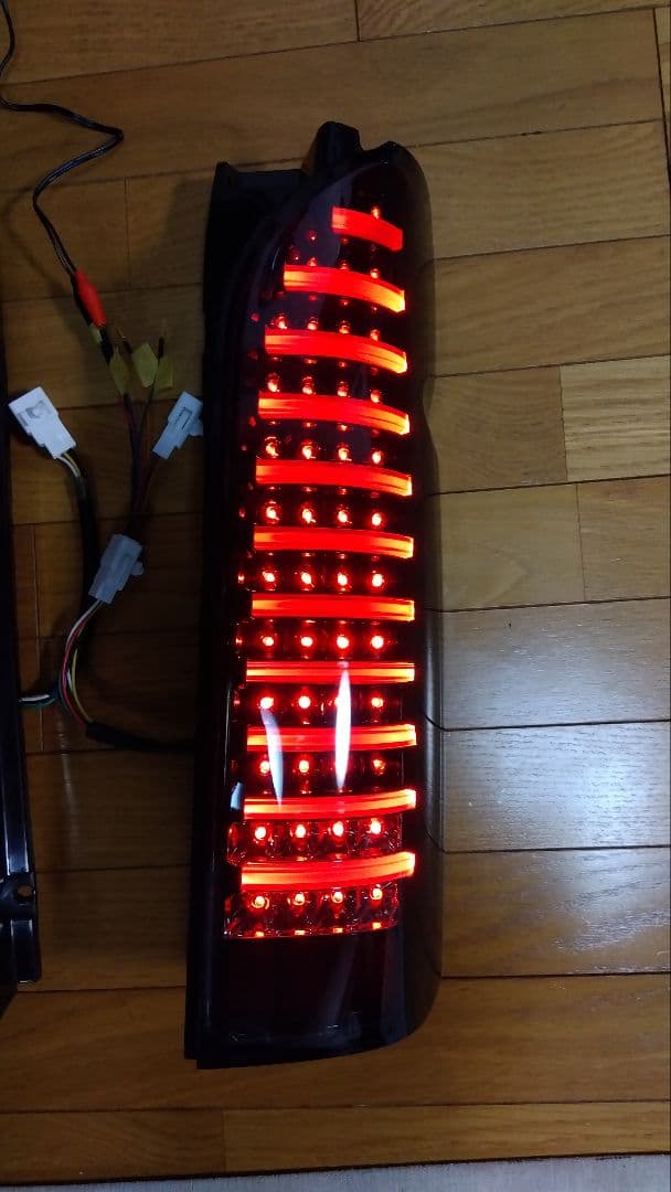 ■トヨタ200系ハイエース フルLEDフルファイバーテール左右スモークブラック■