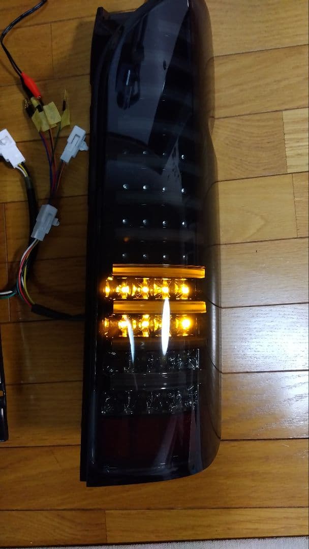 ■トヨタ200系ハイエース フルLEDフルファイバーテール左右スモークブラック■
