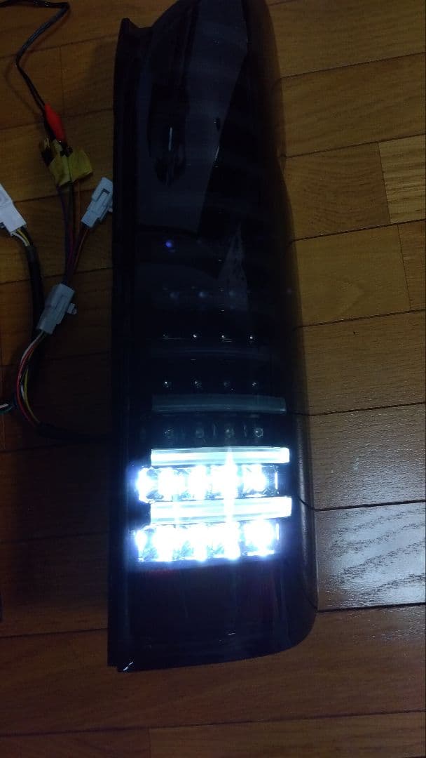 ■トヨタ200系ハイエース フルLEDフルファイバーテール左右スモークブラック■