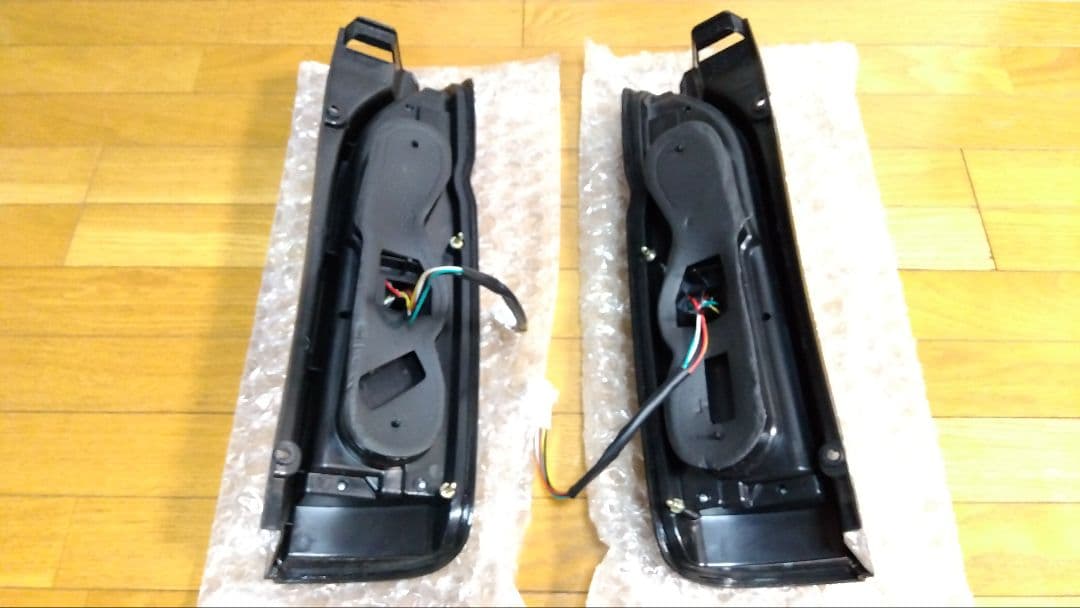 ■トヨタ200系ハイエース フルLEDフルファイバーテール左右スモークブラック■