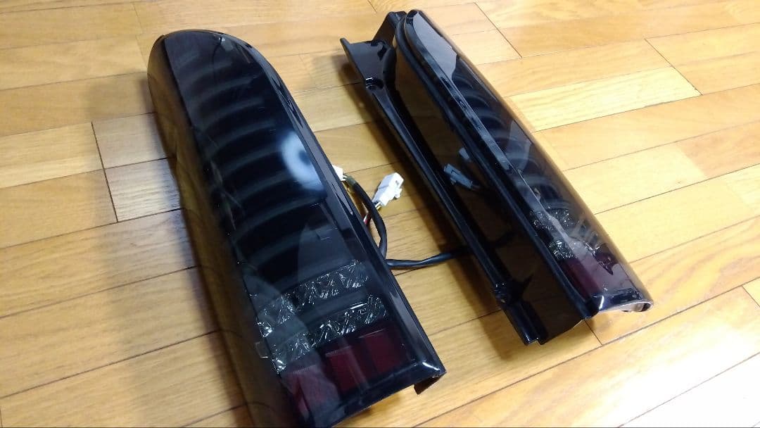 ■トヨタ200系ハイエース フルLEDフルファイバーテール左右スモークブラック■