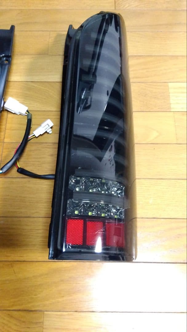 ■トヨタ200系ハイエース フルLEDフルファイバーテール左右スモークブラック■