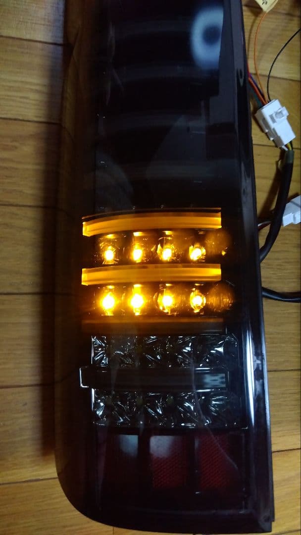 ■トヨタ200系ハイエース フルLEDフルファイバーテール左右スモークブラック■
