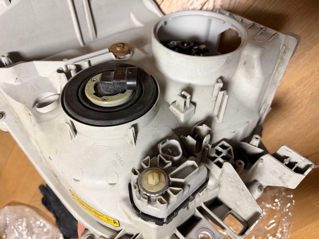 ハイエース　3型　純正ヘッドライト　インナー黒