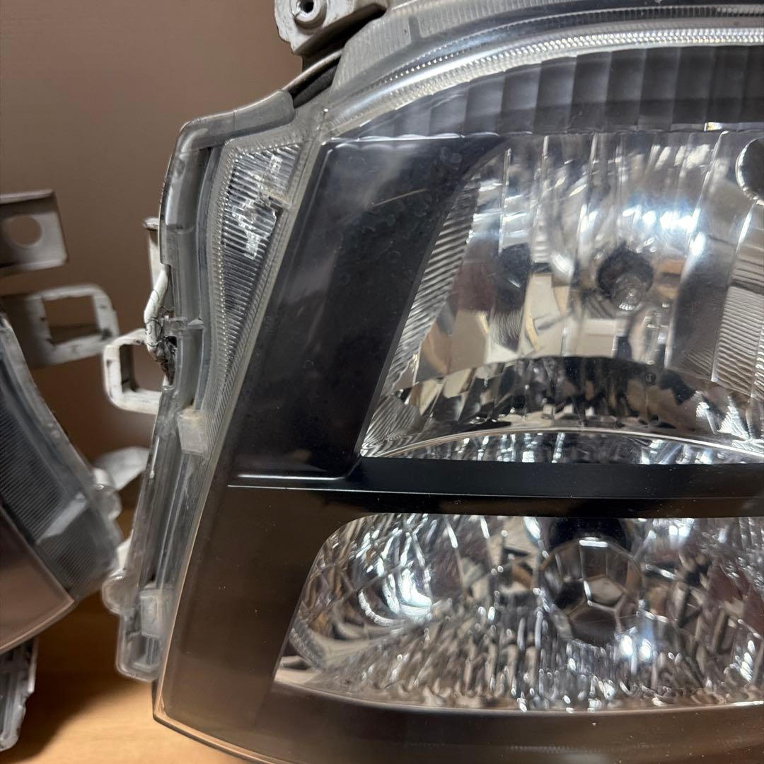 ハイエース　3型　純正ヘッドライト　インナー黒